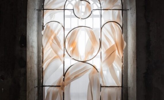 Juliette-Minchin-Installazione-nellex-chiesa-del-convento-di-SantOrsola-cera-e-acciaio-dettaglio-©-Cinestudio-Italy